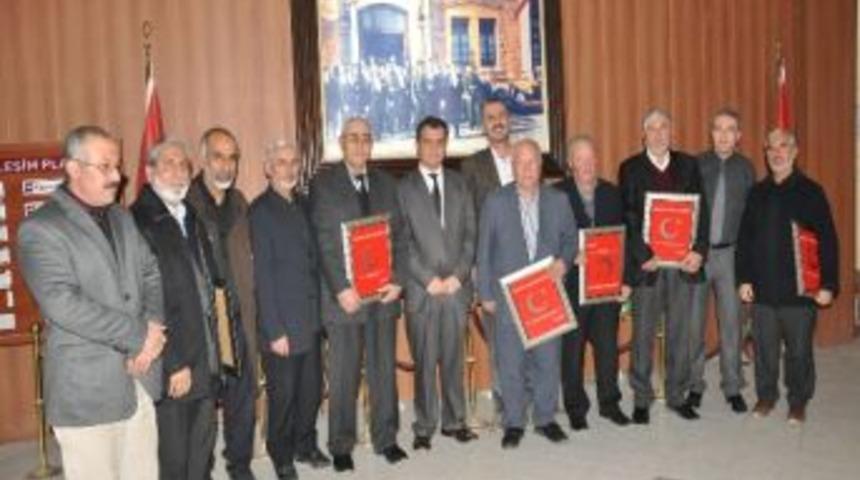 Yerk&ouml;y Kaymakamı Bayram Gale&rsquo;den Cami Dernek &Uuml;yelerine Teşekk&uuml;r Plaketi