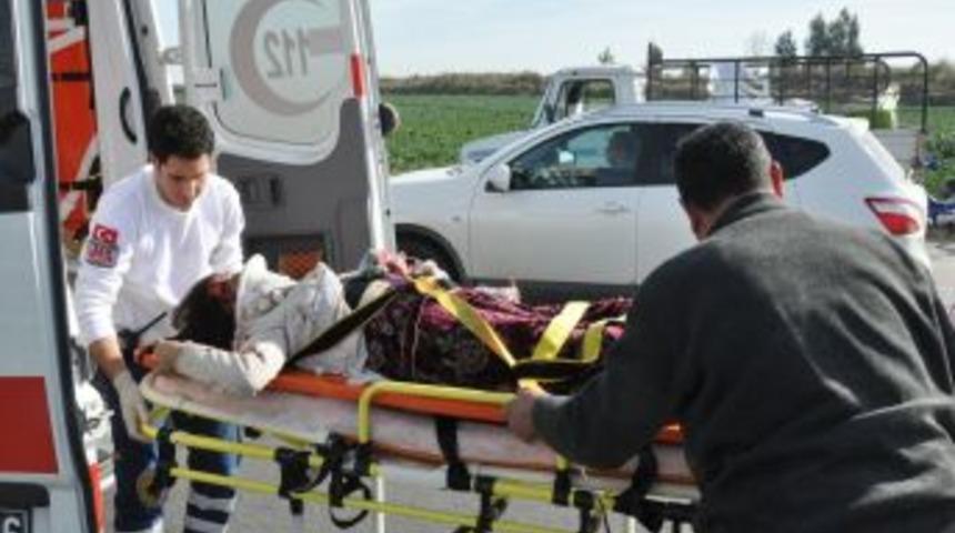 Tarsus&rsquo;ta Otomobil Takla Attı: 3 Yaralı