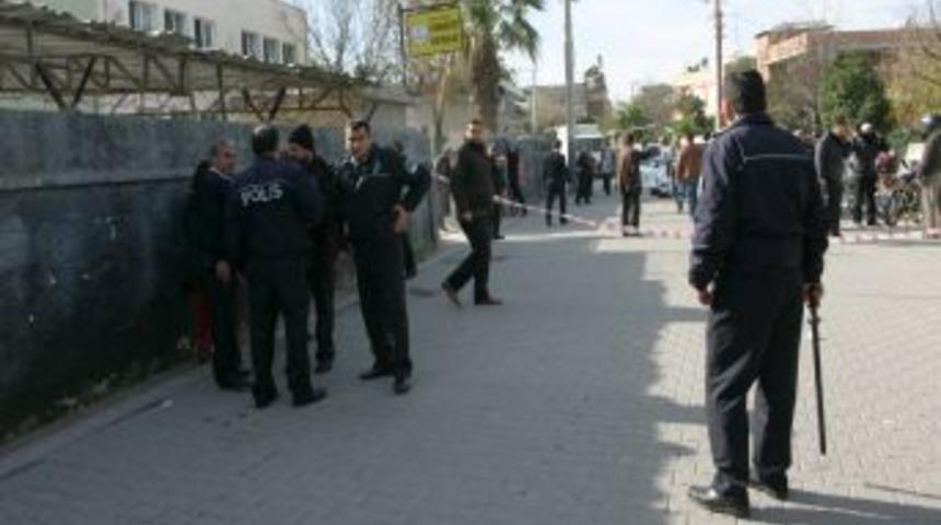 Silah Ve Satırla Liseyi Bastılar