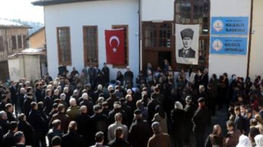 Nezihe &Ouml;ğretmene Son G&ouml;rev