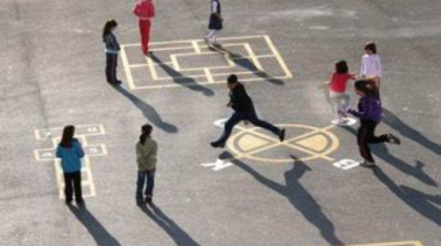 Okul bah&ccedil;eleri hayat buluyor