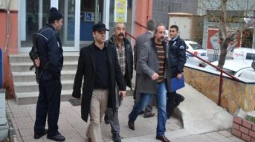 Silah Satarken Yakalandı