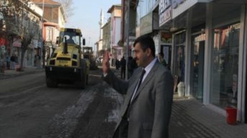 Osmancık Belediyesi'nin Yol Onarım &Ccedil;alışmaları S&uuml;rd&uuml;r&uuml;yor