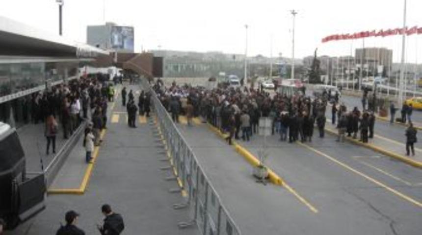 Atat&uuml;rk Havalimanı'nda Cenaze Hareketliliği