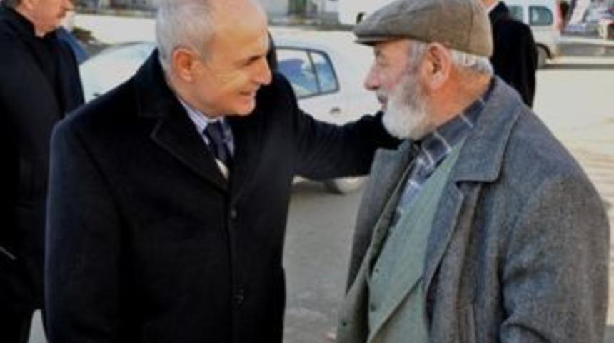 Akg&uuml;n, G&uuml;lerce&rsquo;de vatandaşları dinledi