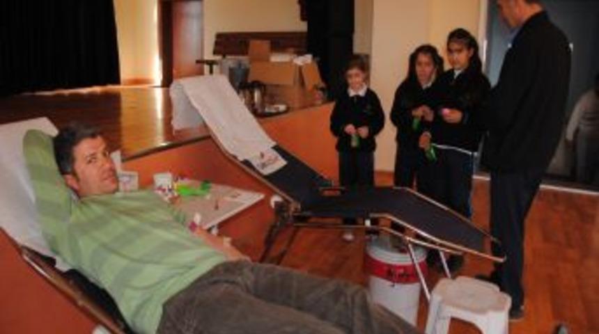 Kızılay, Sema Koleji'nde 35 &Uuml;nite Kan Topladı