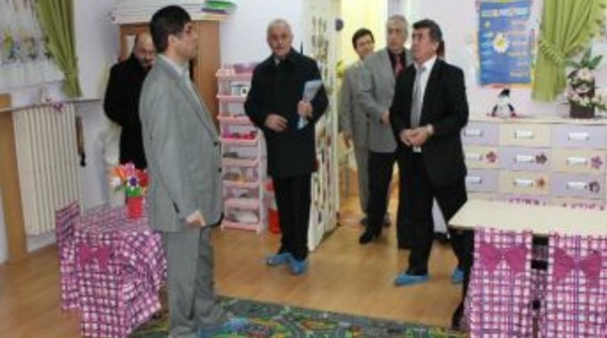 Aksoy, Okullarda İncelemelerde Bulundu