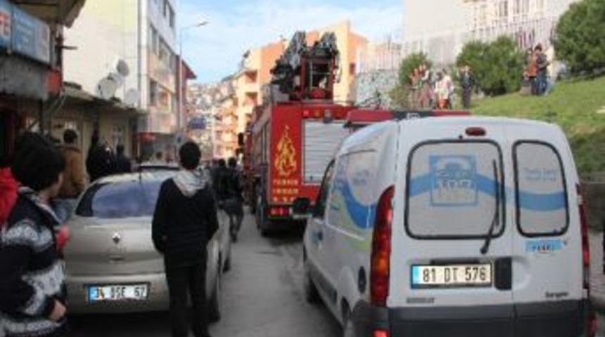 Ereğli&rsquo;de Bir Evin &Ccedil;atı Katında &Ccedil;ıkan Yangın Korkuttu