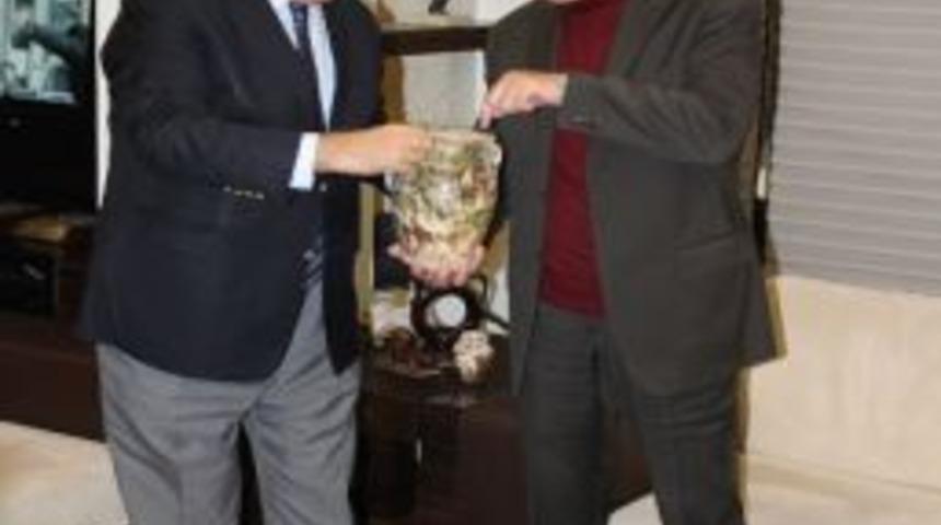 &Ccedil;anakkale Seramik M&uuml;zesi'ne İlk Bağış