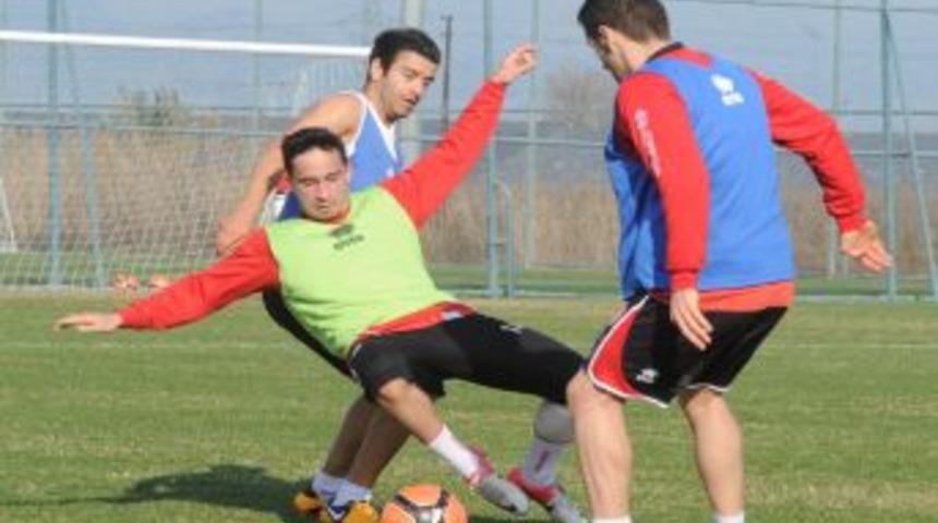 Samsunspor Ma&ccedil; Hazırlıklarını S&uuml;rd&uuml;r&uuml;rken Kadrosunu Da G&uuml;&ccedil;lendiriyor