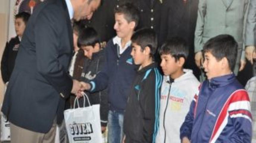 Siirt'te 'bir Sigara S&ouml;nd&uuml;r, Bir &Ccedil;ocuk G&uuml;ld&uuml;r' Kampanyası