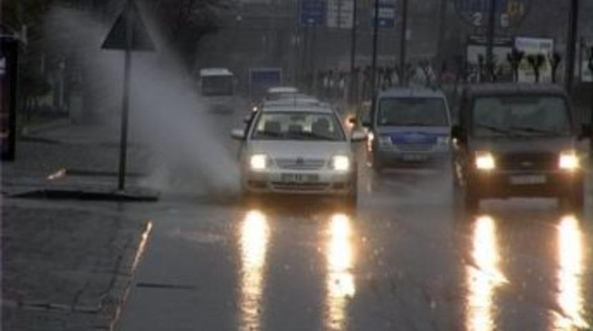 &Ccedil;anakkale&rsquo;de Sağanak Yağış