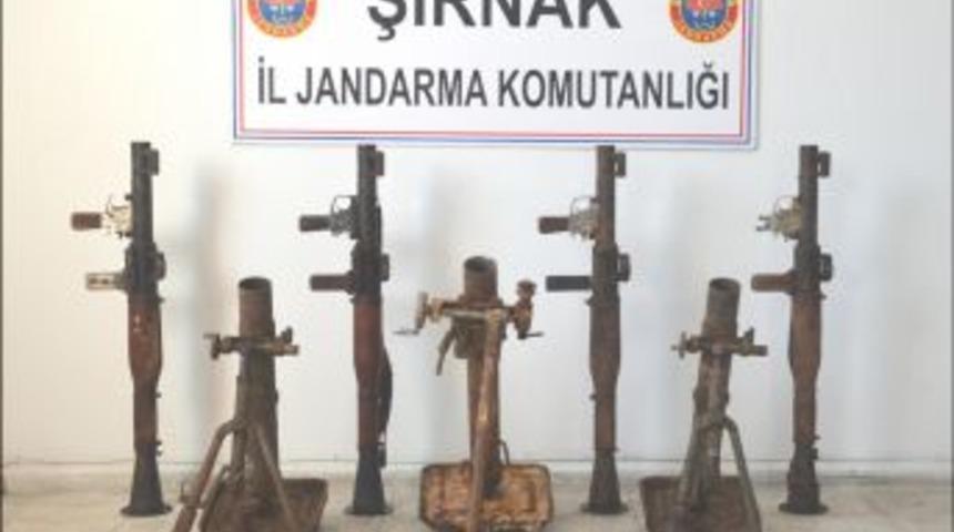 Şırnak'ta Arazide Roketatar Ve Havan Bulundu