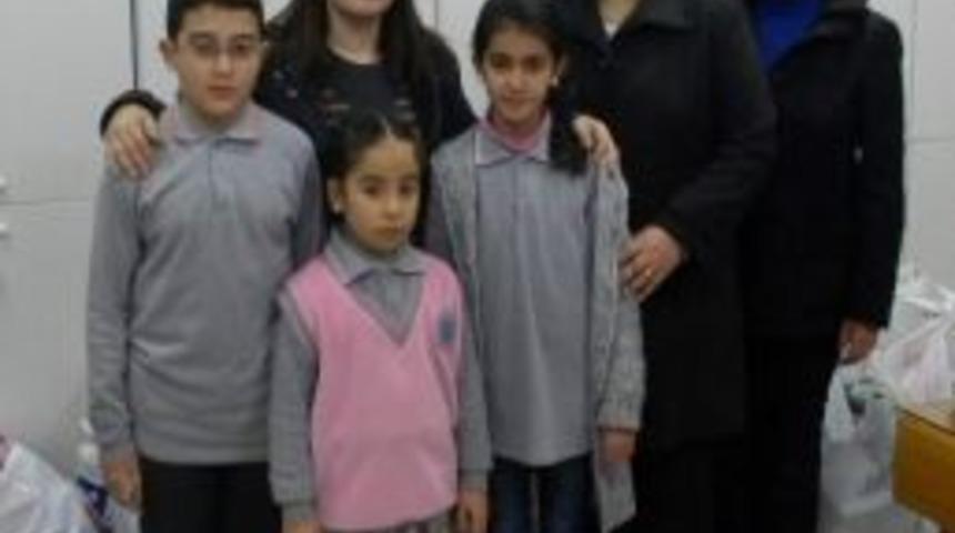 &Uuml;lkem Koleji&rsquo;nden Kardeş Okullarına Kitap Ve Kıyafet Desteği