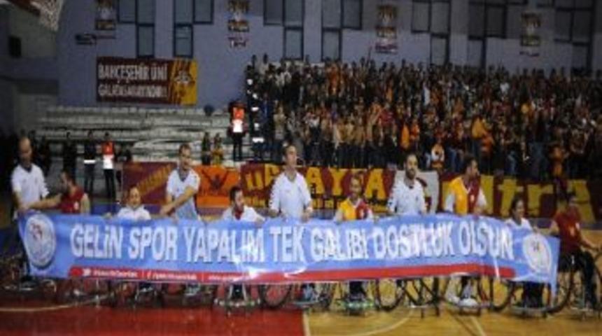 Yarıda Kalan Olaylı Ma&ccedil;ı Galatasaray Kazandı