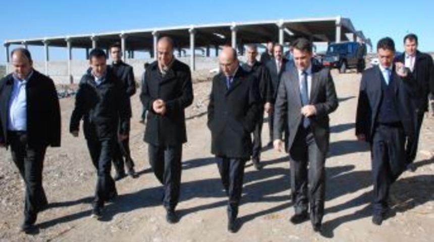 Vali Demirtaş, Kahta'da Incelemelerde Bulundu