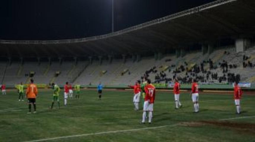 Eski Milli Futbolcular, Dostluk Ma&ccedil;ında Rakiplerine Acımadı: 4-0