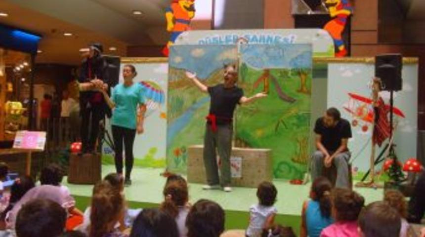 D&uuml;şler Sahnesi, D&ouml;rt Ayda 20 Bin Kişiye Ulaştı