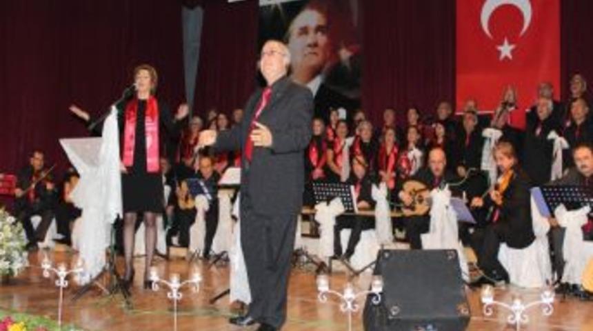 Urla'da Ustalara Saygı Konseri B&uuml;y&uuml;k İlgi G&ouml;rd&uuml;