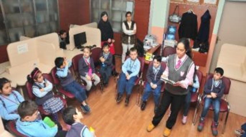 B&uuml;y&uuml;kler Masal Okuyor, K&uuml;&ccedil;&uuml;kler Dinliyor