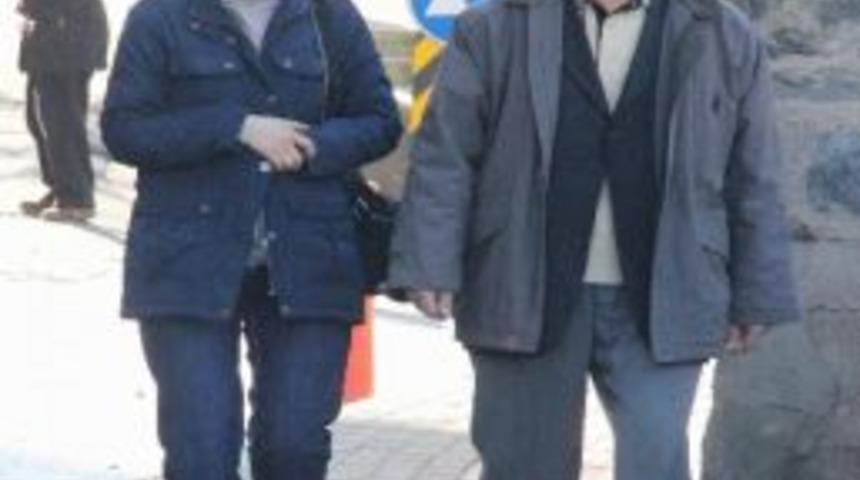 80 Yaşında Bı&ccedil;ak Altına Yatmadan Fıtıktan Kurtuldu