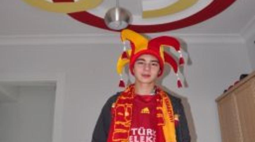 Fanatik Galatasaraylı, Tavanına Gs Logosu Yaptırdı