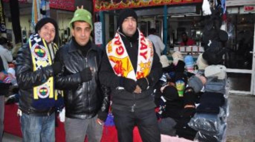 Soğuk Havalar Atkı Ve Bere Satışlarını Arttırdı