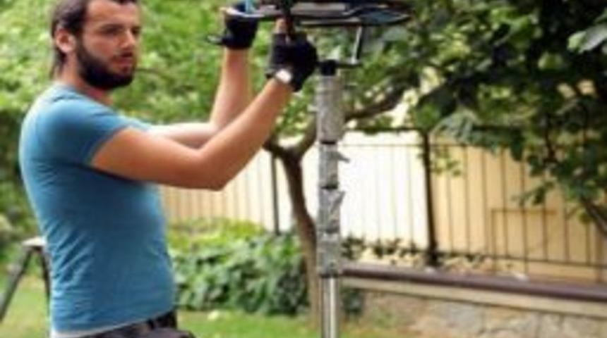 Işık Asistanı Olarak Başladı Oyunculuk Teklifi Aldı