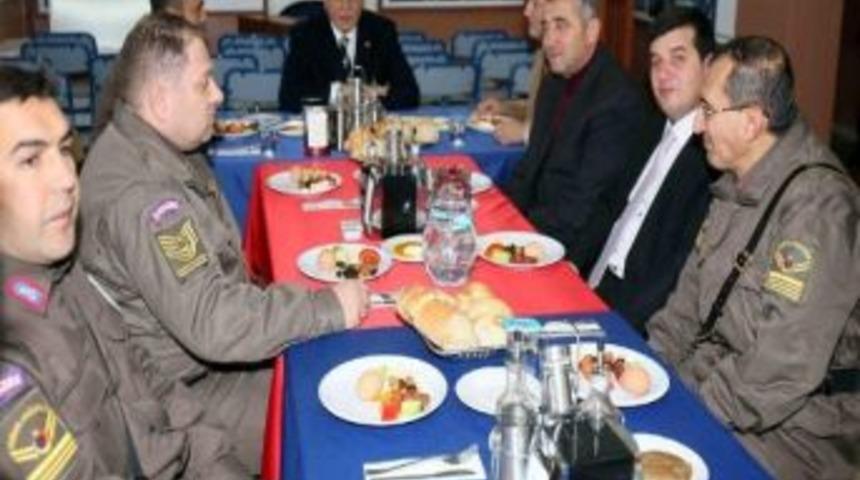 Karaosmanoğlu Jandarma'ya Konuk Oldu