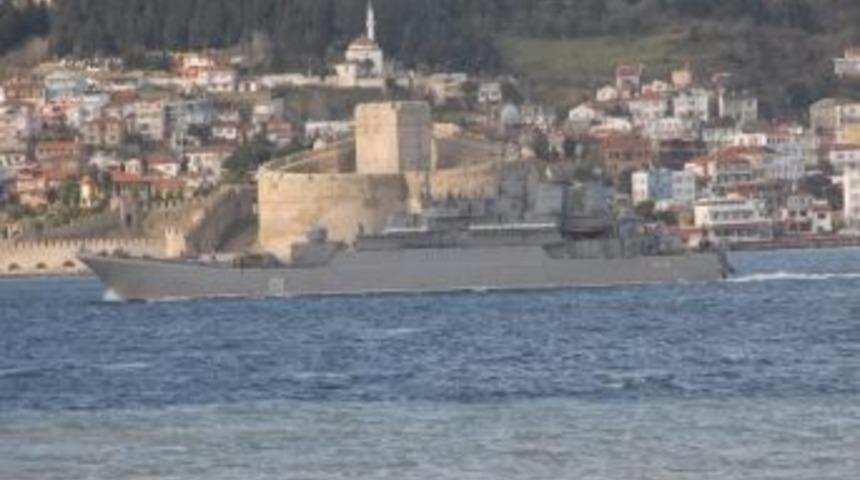 Rus Askeri Gemisi &Ccedil;anakkale Boğazıdan Ge&ccedil;ti