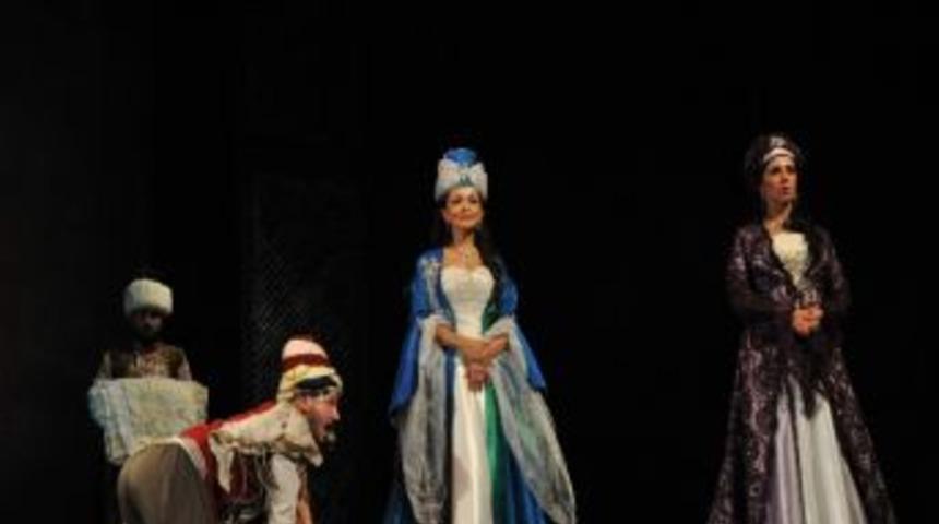 İşitme Engelliler &Uuml;st Yazıyla Tiyatro İzleyecek