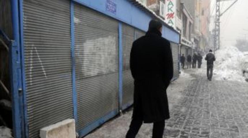 Y&uuml;ksekova&rsquo;da Kepenkler A&ccedil;ılmadı