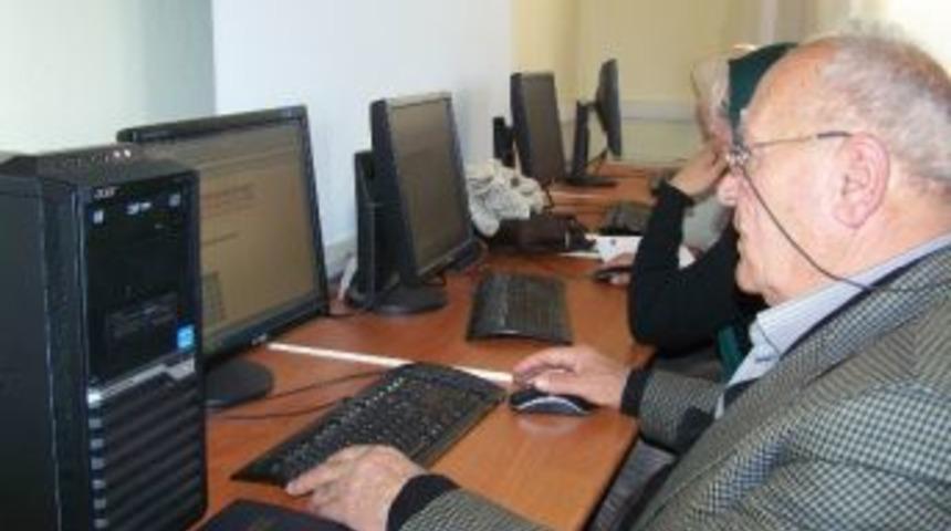 73 Yaşında Bilgisayar &Ouml;ğreniyor