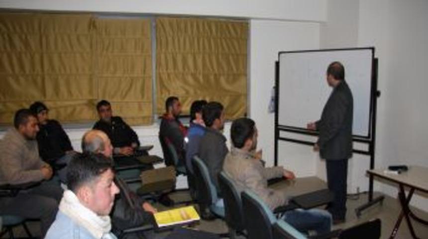 İnşaat Ustalarına Eğitim Veriliyor