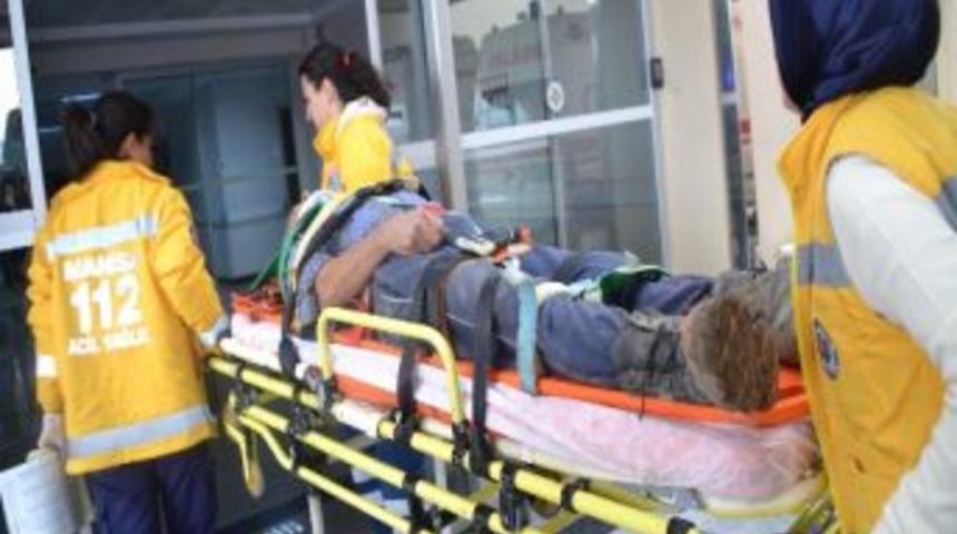 Kamyondan D&uuml;şen İş&ccedil;i Hastanelik Oldu