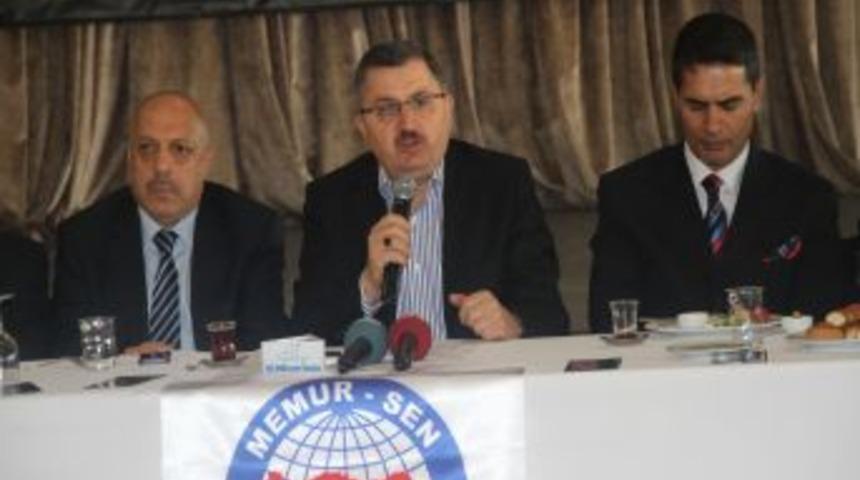 Memur Sen'den Kıyafet Serbestliği I&ccedil;in Imza Kampanyası