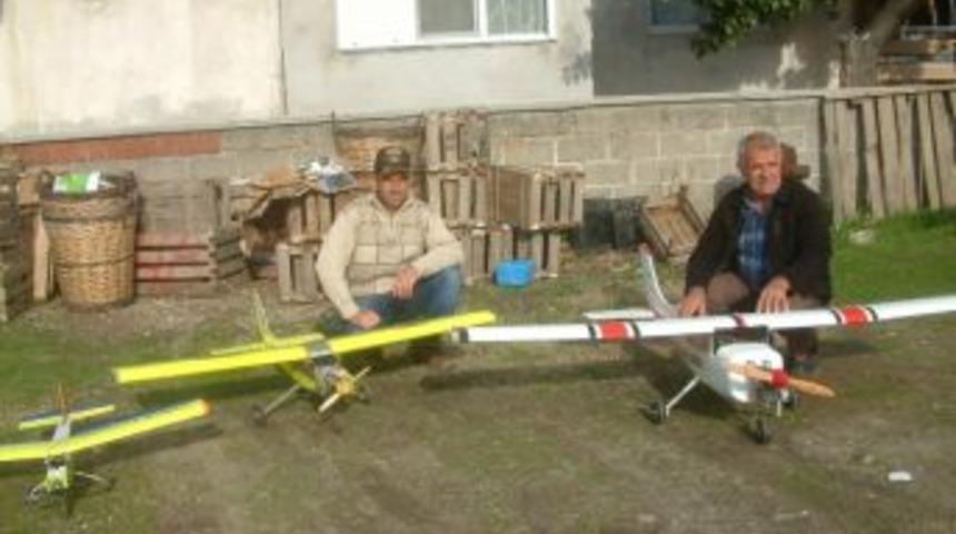 Burhaniyeli &Ccedil;ift&ccedil;inin Model U&ccedil;ak Merakı