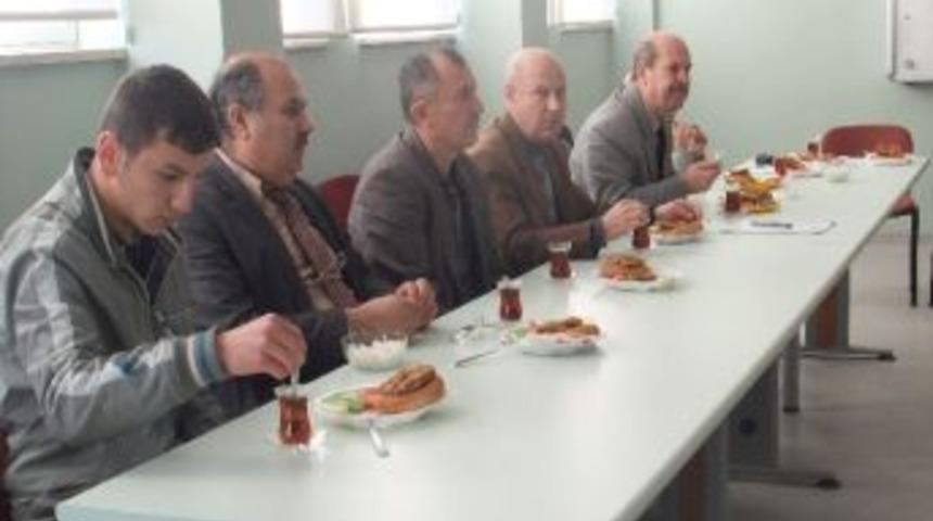 M&uuml;d&uuml;r &Ouml;mer Bayram: