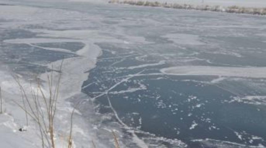 Muş&rsquo;ta Murat Nehri Kısmen Buz Tuttu