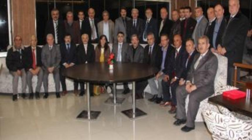 Muhtarlar Derneğinden Protokole Yemek