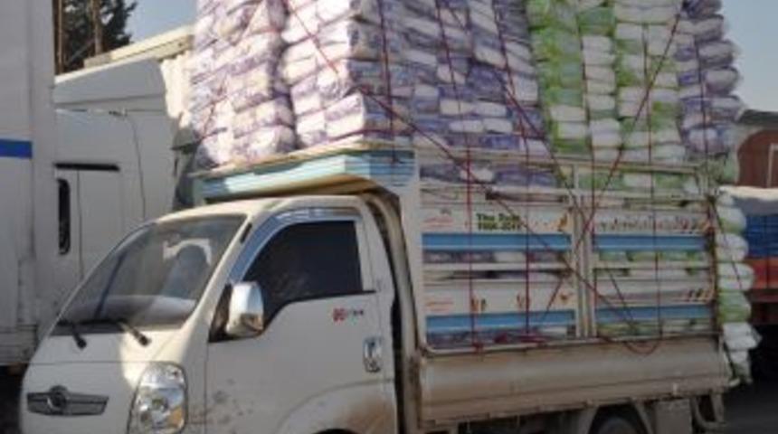 Yardım TIR&rsquo;ları Cilveg&ouml;z&uuml; Sınır Kapısı'nda