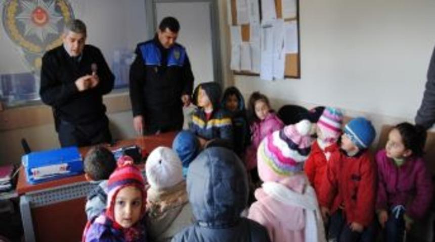 Anaokulu &Ouml;ğrencileri Polis Karakolunu Ziyaret Etti