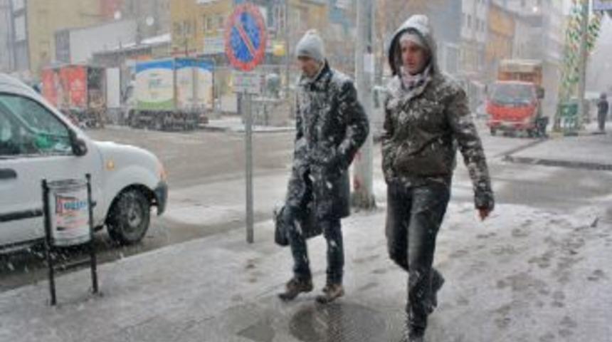 Uzmanlar Uyarıyor: Aşırı Soğuklar Y&uuml;z Felci Riskini Beraberinde Getiriyor