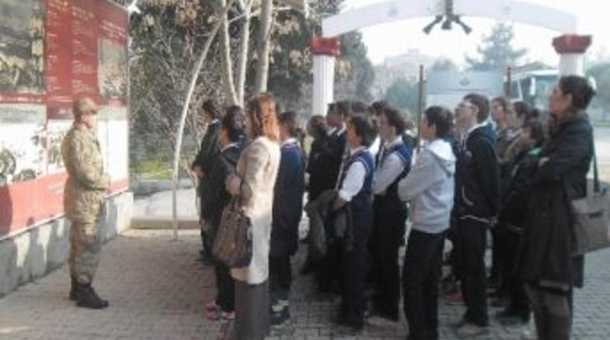 &Uuml;lkem Koleji'nden Batı Kışlaya Ziyaret