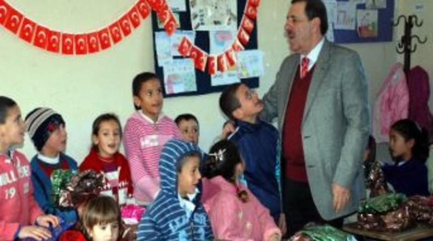 Midyatlı İşadamlarından &Ouml;ğrencilere Giyim Yardımı