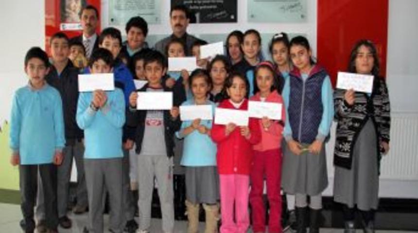 Vanlı &Ouml;ğrencilerden Suriye'ye Yardım Eli