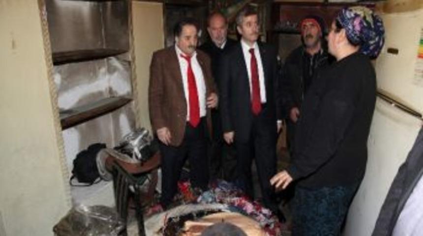 Başkan Tahmazoğlu Evi Yanan Ailenin Yaralarını Sardı