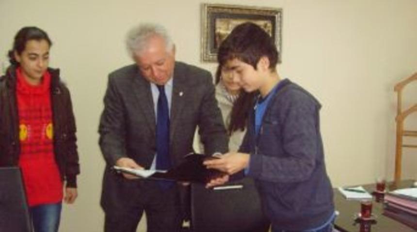 &Ouml;ğrencilerden &Ccedil;evre M&uuml;d&uuml;rl&uuml;ğ&uuml;ne İmza