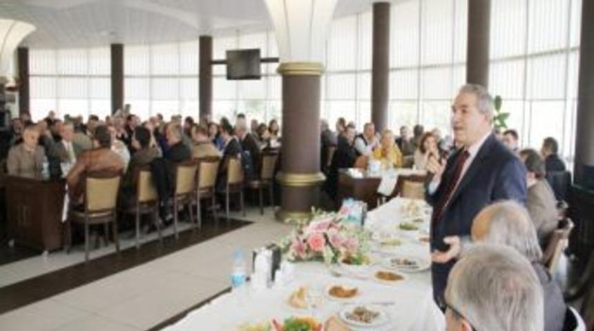 Demirtaş, Memurlarla Bir Araya Geldi