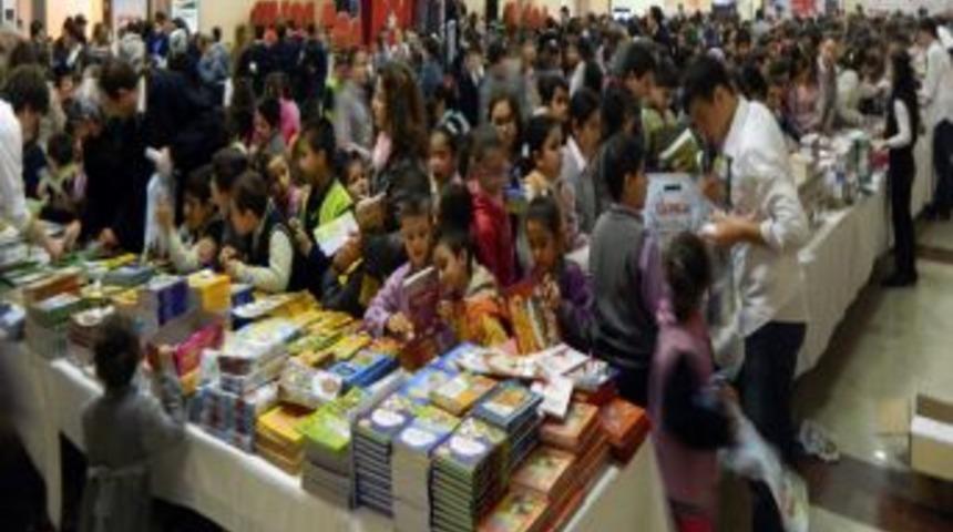 &Ouml;demiş'te Kitap Fuarı A&ccedil;ıldı